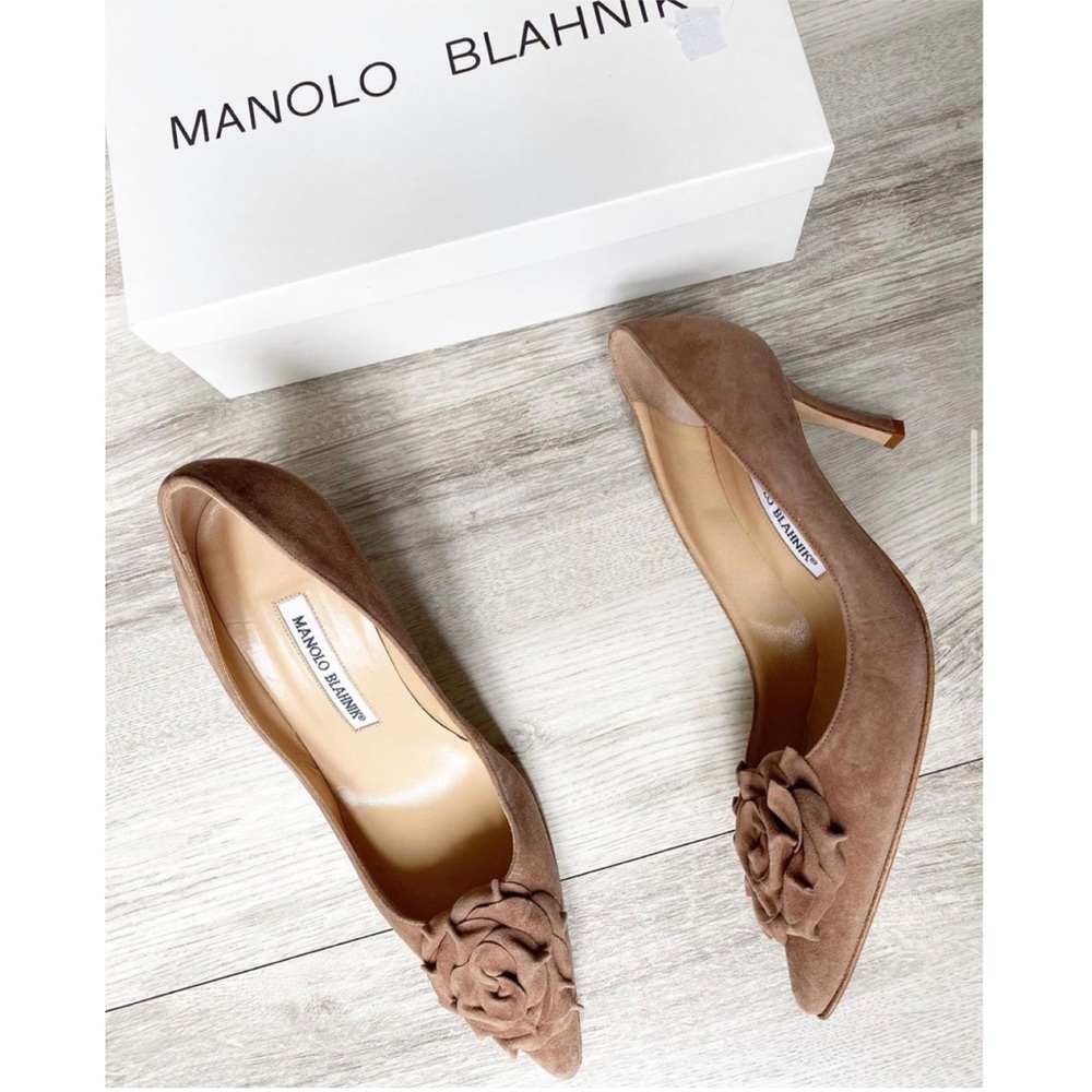 NWT Manolo Blahnik Suede Pumps